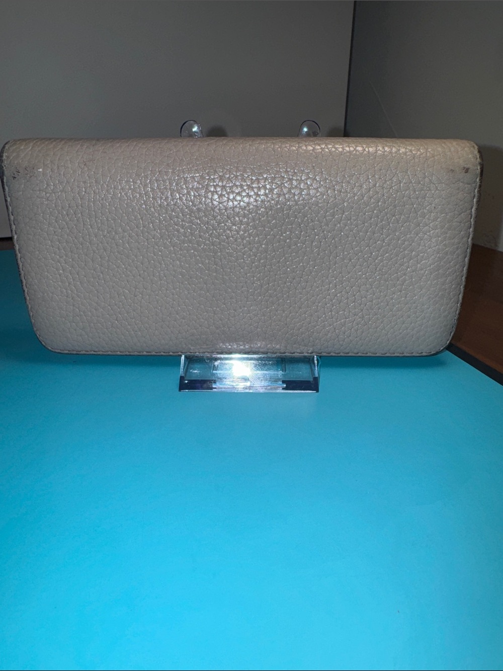 Marc Jacobs Cream Textured Leather Zip Wallet with Gold Hardware - Picture 2 of 16
